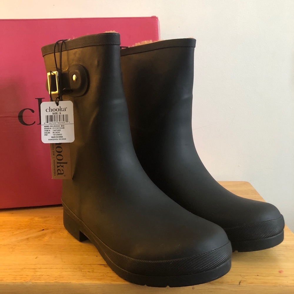 Mid Height Waterproof Solid Rain Boots Black | Chooka